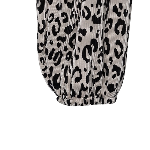 ZARA Wrap Pleated Crinkle Leopard Print V Neck Blouse Black White Size Medium - Picture 3 of 8